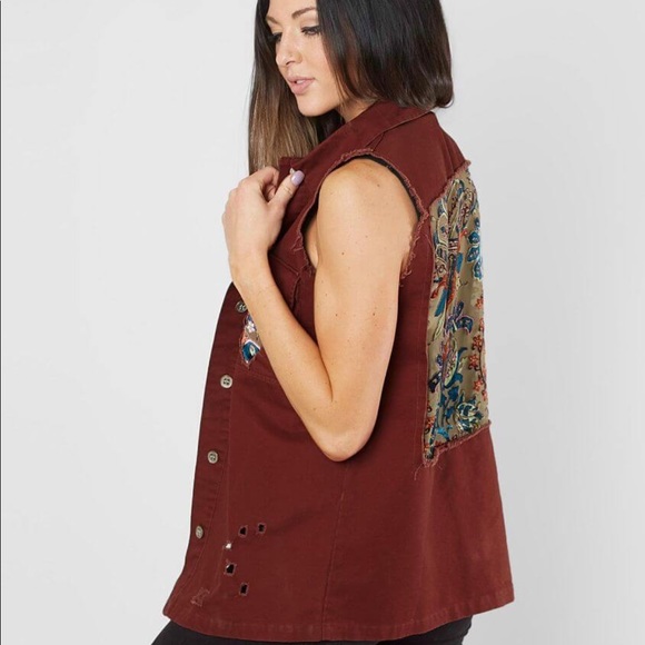 Buckle Gimmick by BKE NWT Paisley Vest - Picture 2 of 3